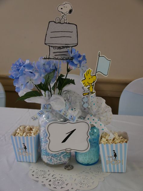 Snoopy Baby Shower Centerpieces Snoopy Centerpieces, Snoopy Baby Shower Decorations, Snoopy Baby Shower Ideas, Snoopy Baby Shower Theme, Snoopy Baby Room, Snoopy Bday, Snoopy Decorations, Snoopy Birthday Party, Snoopy Baby Shower