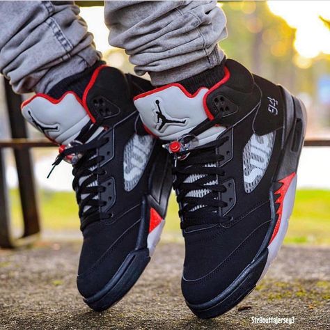 Nike Air Jordan 5 Retro "Supreme" @str8outtajersey3” Zapatillas Nike Basketball, Nike Air Jordan 5, Jordan Shoes Girls, Kicks Shoes, Jordan Shoes Retro, Shoes Sneakers Jordans, All Nike Shoes, Jordan 5 Retro, Nike Air Shoes