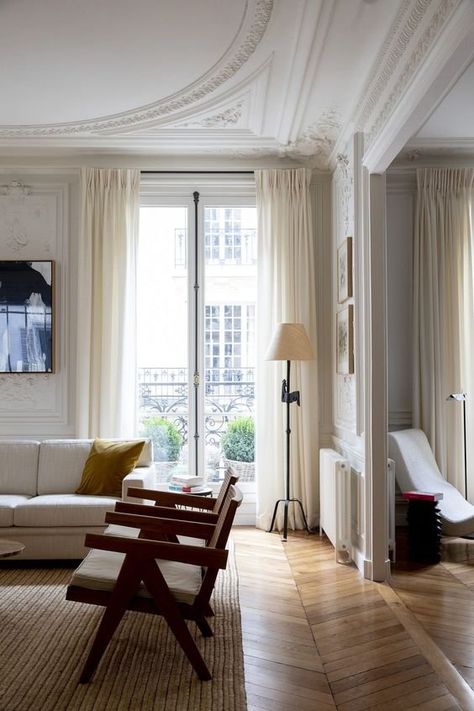 How To Give Your Apartment A Parisian Glow Up — Exhibit A Parisian Eclectic Decor, Small Parisian Apartment, Parisian Apartment Interior, Modern French Apartment, Modern Parisian Apartment, European Apartment, Parisian Living Room, Apartment Curtains, Apartment Rugs