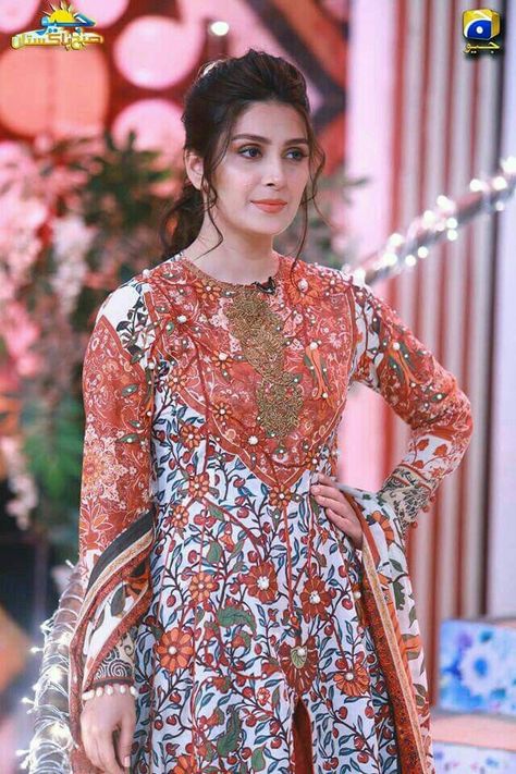 Ayza Khan Dresses, Ayeza Khan Dresses, Ayza Khan, Pakistan Women, Orange Color Combinations, Danish Taimoor, Aiza Khan, Combination Dresses, Pakistani Beauty