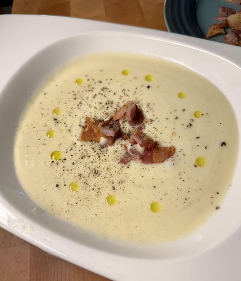 Potato Leek Soup with Bacon Potato Bacon Leek Soup, Homemade Focaccia Bread, Soup Slow Cooker, Leeks Soup Recipes, Soup With Bacon, Potato Bacon, Potato Leek, Potato Leek Soup, Creamed Potatoes