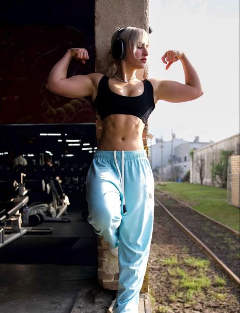 Sprinter Body Woman, Greek Goddess Physique, Short Buff Women, Figure Bodybuilding Womens, Muscular Blonde Woman, Buff Girl Aesthetic, Valencia Core, Tall Muscular Woman, Women Bulking