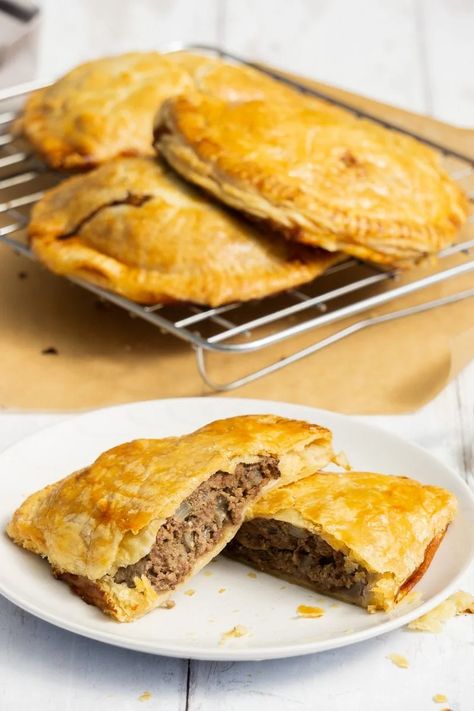 Scottish Recipes Authentic, Forfar Bridie Recipe, Bridies Recipe, Scottish Meat Pie, Scottish Meat Pie Recipe, Scottish Scran, Outlander Recipes, Traditional Scottish Food, Scottish Dishes