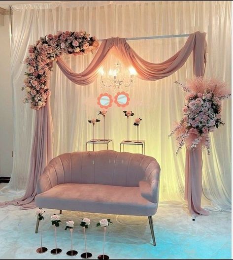 Roka Decoration Ideas At Home, Roka Decoration Ideas, Engagement Backdrop Ideas, Decorating Ideas Wedding, Wedding Decoration Idea, Birthday Decor Ideas, Wedding Decorating Ideas, Small Wedding Decor, Engagement Stage Decoration