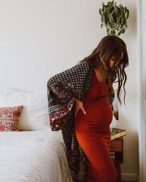 Maternity Fall Skirt Outfits, Bohemian Maternity Outfits, Gen Z Maternity, Hippy Maternity Outfits, Maternity Outfits Boho, Fall Third Trimester Outfits, Earthy Pregnancy Outfits, Funky Maternity Outfits, Hipster Maternity Outfits