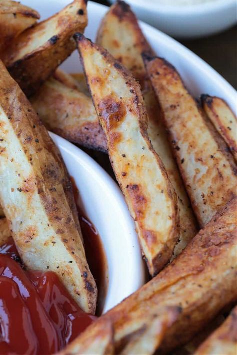 Crispy Baked Steak Fries are a delicious side dish to almost any meal! Soft, fluffy, tender insides with a crispy, perfectly seasoned crust! Baked Steak Fries, Steak Fries Recipe, Fries Recipes, Easy Cocktail Recipes, Recipes Using Rotisserie Chicken, Fried Steak Recipes, Breaded Chicken Cutlets, Baked Steak, Corned Beef Recipes