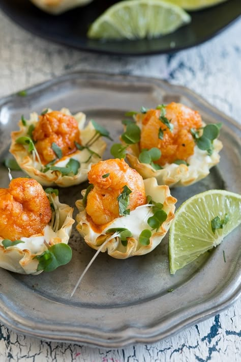 These tequila lime shrimp phyllo cups are the perfect bite size appetizer. Slightly spicy but with a dollop of cooling lime sour cream sauce. So easy. Lime Sour Cream, Tequila Lime Shrimp, Phyllo Shells, Athens Food, Phyllo Cups, Shrimp Appetizers, Sour Cream Sauce, Bite Size Appetizers, Lime Shrimp