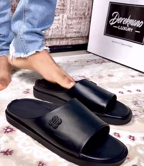 Male Palm Slippers Design, Handmade Palm Slippers For Men, Men Palm Slippers Design, Chappals Men, Mens Slippers Fashion Style, Men Leather Sandals Fashion, Palm Slippers, Male Slippers, Handmade Footwear