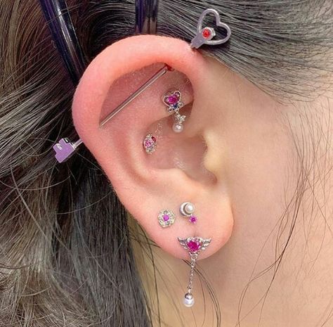 Cool Ear Piercings, Pretty Ear Piercings, Cool Piercings, Cute Ear Piercings, Mode Chanel, Cute Piercings, Indie Jewelry, Dope Jewelry, Piercing Tattoo