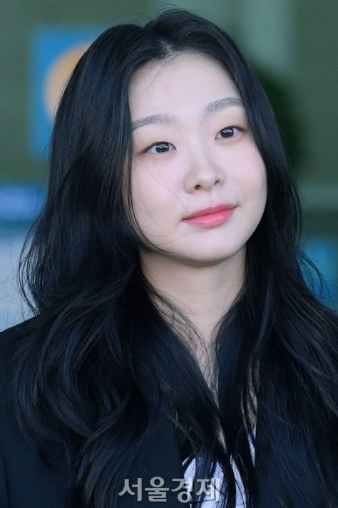 Kim Dami, Korean Actresses, Kdrama Actors, Beautiful Ladies, Korean Actress, Airport Style, Drama Series, Beauty Queens, Look Alike