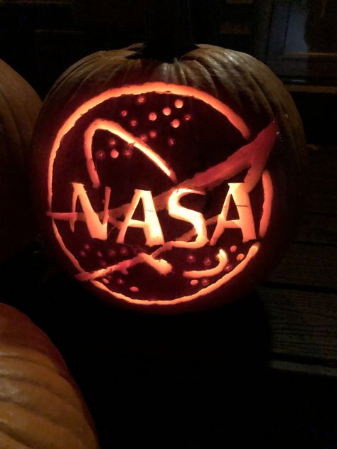 Nasa Pumpkin Carving, Science Pumpkin Carving, Planet Pumpkin Carving, Space Pumpkin Carving, Space Pumpkin, Pumpkin Cravings, Pumkin Carving, Pumpkin Carving Contest, Spooky Things