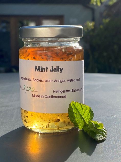 Mint jelly Mint Jelly For Lamb, Mint Jelly Recipe, Rhubarb Recipes Pie, Pineapple Mint, Roast Lamb, Jelly Recipe, Medical Herbs, Relish Recipes, Mint Recipes