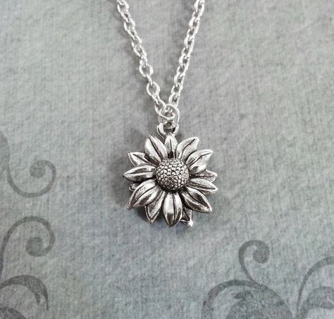 Shein Jewellery, Jewellery Lookbook, Packaging Jewellery, Jewellery Branding, Jewellery Chain, Sunflower Charm, Jewellery Shops, Chain Jewellery, Flower Girl Necklace