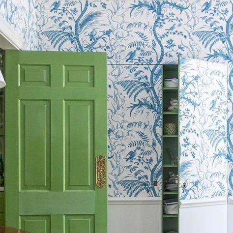 Brunschwig & Fils on Instagram: "When it comes to making a statement, wallpaper is your best friend. #GoodDesignIsForever .. Wallcovering: Bird and Thistle Designer: @allisonallendesign" Brunschwig And Fils Wallpaper, Bird And Thistle, Fun Dining Room, Thistle Wallpaper, Current Interior Design Trends, Whimsical Wallpaper, Statement Wallpaper, Dining Room Wallpaper, Inspiring Interiors