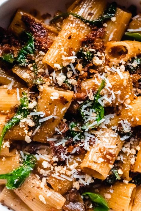 Half Baked Harvest Sundried Tomato Pasta, Spinach And Sun Dried Tomato Recipes, Sun Dried Tomato Artichoke Pasta, Sausage Sundried Tomato Pasta, Rapini Pasta, Tomato And Spinach Pasta, Light Pasta Dishes, Balsamic Pasta, Sundried Tomato Pasta