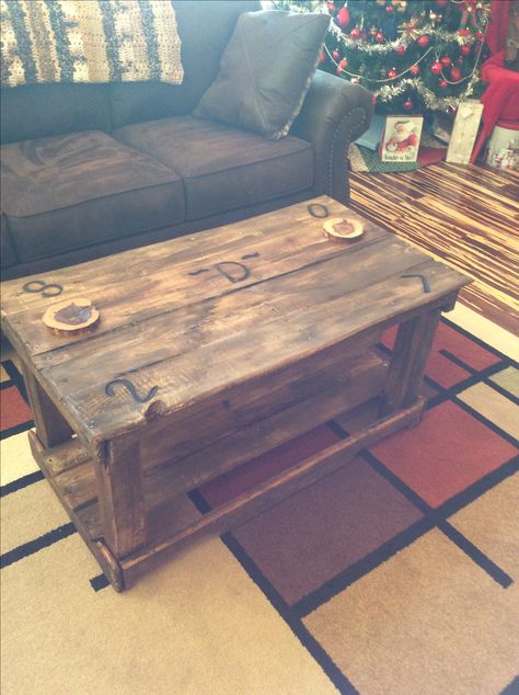 Coffee table made from pallets. Burnt with our cattle brand Diy Western Coffee Table, Cattle Brand Decor, Western Kitchen Table Decor, Coffee House Ideas, Western Coffee Table, Western Kitchen Table, Coffee Table Made From Pallets, Western Apartment, Pallets Table