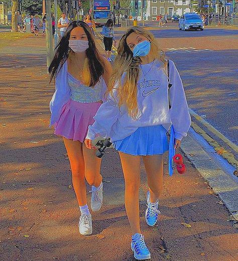 Kidcore Aesthetic Fashion, Soft Girl Outfits, Estilo Indie, Indie Girl, Cute Couple Poses, Tomboy Style Outfits, Indie Aesthetic, Indie Kids, Friend Photoshoot