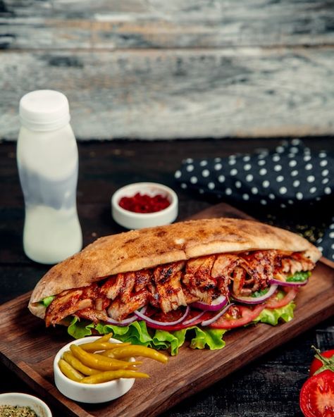 Free photo tendir doner with chicken on ... | Free Photo #Freepik #freephoto #pork #pork-meat #meat #beef-meat Chicken Table, Chicken Doner, Doner Kebabs, Baked Salmon And Asparagus, Döner Kebab, Doner Kebab, Salmon And Asparagus, Chicken Kebabs, Kebabs