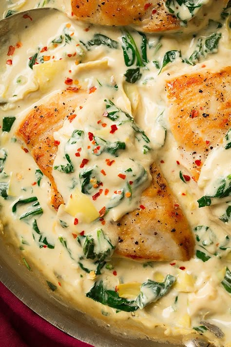 You can never have too many chicken recipes right? Especially when they are this good! I can't get over how amazingly delicious this Skillet Chicken with C Artichoke Sauce, Chicken With Spinach, Recipes Spinach, Spinach Artichoke Chicken, Artichoke Chicken, Cooking App, Nice Recipes, Chicken And Spinach, Recipes Yummy