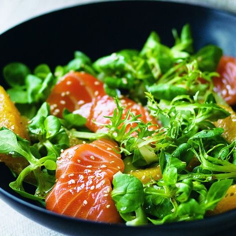 Sashimi Salad, Sashimi Recipe, Orange Recipe, Japanese Salad, Salads Ideas, Raw Salmon, Sushi And Sashimi, Salmon Sashimi, Beautiful Salad