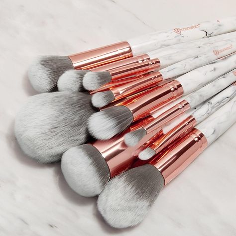 Makeup News, Beauty Website, Eye Brushes, Bh Cosmetics, Handmade Books, Makeup Brush Set, Powder Brush, Skin Makeup, Makeup Lover