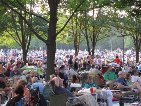 Ravinia Food Ideas, Ravinia Picnic Ideas, Weekend In Chicago, Wine Ideas, Picnic Dinner, Summer Music Festivals, Picnic Ideas, Grant Park, Retro Stuff