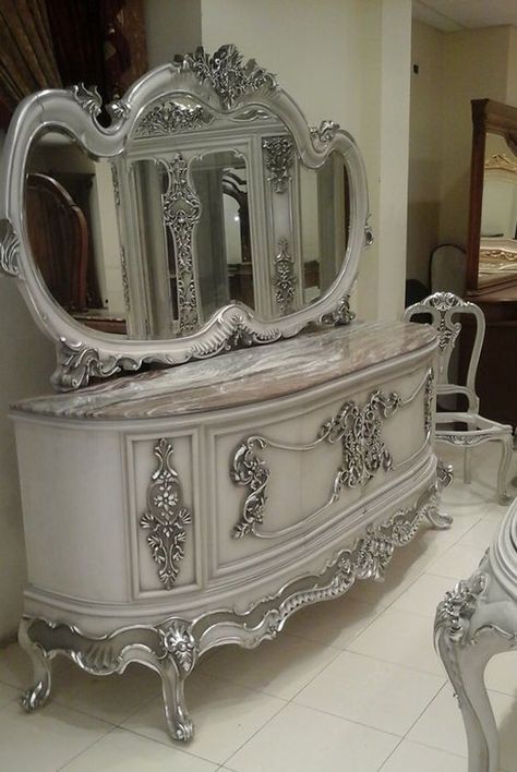 Suzy Homefaker: Silver Metallic Painted Furniture Metallic Painted Furniture, Silver Bedroom, Silver Furniture, Victorian Furniture, Funky Furniture, Refurbished Furniture, Shabby Chic Homes, Furniture Painting, Bath Room