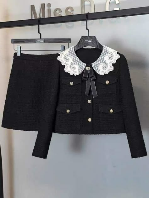 Tweed Clothes, Tweed Skirt Outfit, Chanel Blouse, Everyday Dresses Casual, Lady Outfit, Tweed Outfit, Girls Winter Dresses, Career Outfits, Mode Kimono