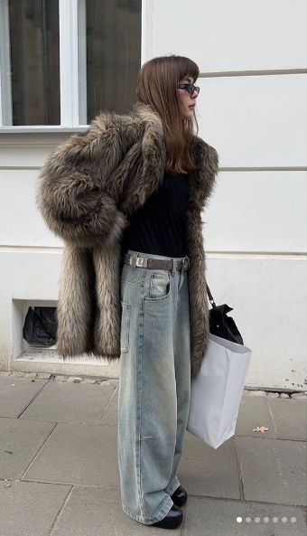 Faux Fur Coat Outfit, Vest Street Style, Faux Fur Coats Outfit, Boots Jeans, Paris Outfits, Jeans Fashion, Cold Weather Outfits, Fashion Mistakes, Mode Inspo