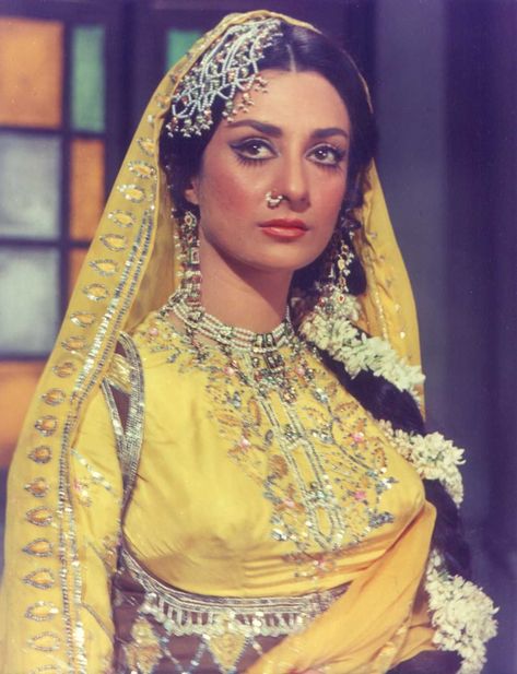 Saira Bano, Old Punjab, Vintage Indian Fashion, Saira Banu, Indian Retro, Bollywood Retro, Bollywood Aesthetic, Retro Bollywood, Indian Star