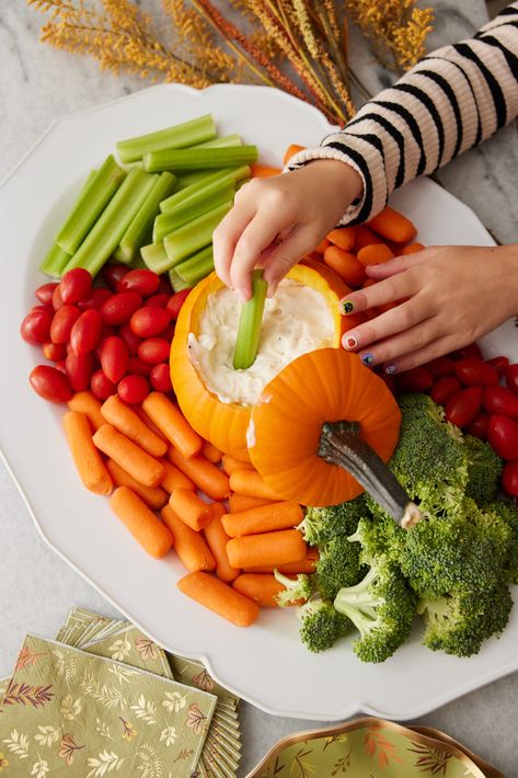 Fall Veggie Platter, Pumpkin Theme Appetizers, Pumpkin Shaped Veggie Tray, Veggie Trey, Pumpkin Veggie Tray, Celery Halloween Snacks, Jackolantern Veggie Tray, Halloween Veggies, Dips Inside Pumpkins