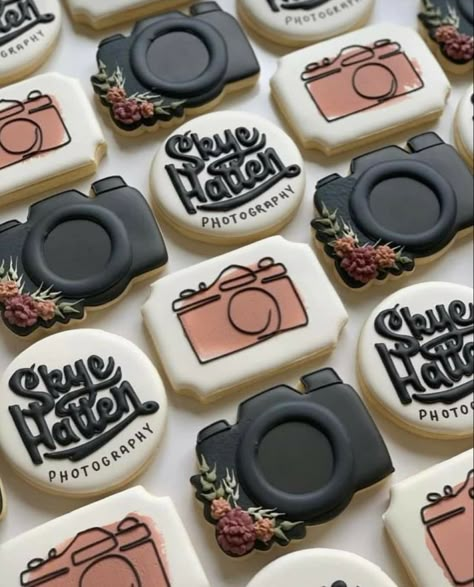 Camera Royal Icing Cookies, Bakery Cookies Decorated, Photography Cookies Decorated, Camera Cookies Decorated, Coffee Cookies Decorated, Photographer Cookies, Camera Cookies, Travel Cookies, Royal Iced Cookies