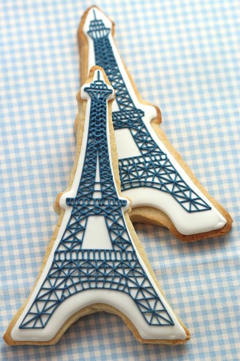 Eiffel Tower Eiffel Tower Cookies, Paris Cookies, Shabby Chic Party, Paris Theme Party, Cookie Tutorials, Royal Icing Decorations, Paris Party, Cookie Inspiration, Paris Theme