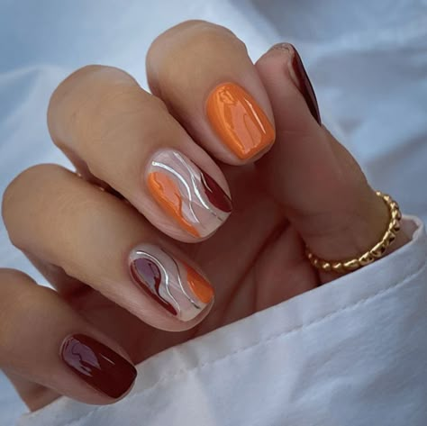 50+ Fall Short Nail Designs You Need To Try; swirl nails! This includes fall nails short, fall nails short gel, fall nails short acrylic, fall nails short simple, fall nails short 2023, fall nails short design, short nails fall colors, short nails fall trends, short nails fall trends 2023 & more! This also includes short nails fall ideas, short nail fall inspiration, short nails fall manicure, short nails, fall nails, fall nails short square & more! #shortnailsfall #fallnails #shortnails November Gel Nails Short, November Gel Nails, Short November Nails, Nails November, Unghie Sfumate, Kutek Disney, Thanksgiving Nail Designs, Simple Fall Nails, November Nails