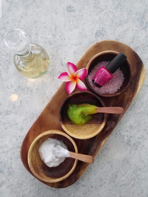 Pedicure Bowl Ideas, Nail Bar Ideas, Pedicure Services, Wooden Cups, Pedicure Station, Nail Salon Interior, Winter Drink, Spa Manicure, Spa Pedicure