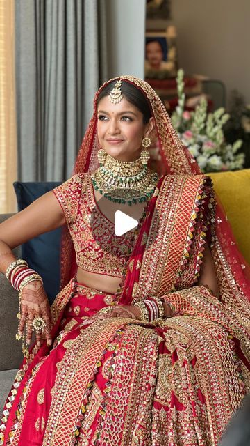 Bridal Dupatta Draping Styles Lehenga Choli, Dupatta Draping Styles Bridal Lehenga, Bridal Lehnga Drapping Style, Bridal Single Dupatta Draping, Bride Dupatta Draping Style, Bridal Double Dupatta Draping Styles, Dupatta On Head, Dolly Jain Saree Draping, Indian Bride