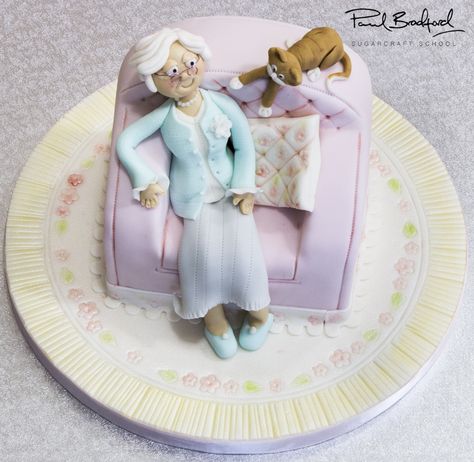 Learn how to make a old lady armchair cake with expert video tuition from top cake decorator Paul Bradford. Join now to access 100s of free lessons. Ipad Cake, Unusual Cake, Bed Cake, Carved Cakes, Lady Cake, Cake Decorating Courses, Cake Decorator, Baking Tutorial, 40th Birthday Cakes