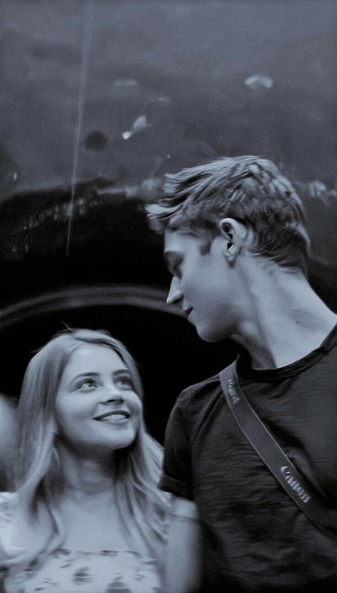 Cute Relationship, Hardin Scott, Tapeta Galaxie, Couple In Love, After Movie, Cute Relationship Photos, Cute Love Stories, Movies And Series, Cute Couple Cartoon