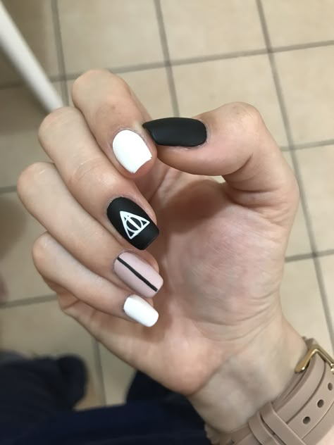 Star Wars Inspired Nails, Hp Nails, Harry Potter Nails Designs, Potter Nails, Harry Potter Nail Art, Harry Potter Nails, Harry Styles Nails, Cute Acrylic Nail Designs, Nails Only