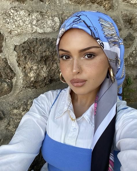 Moroccan Head Scarf, Arabic Scarf Women, Christian Veiling, Christian Head Covering, Stylish Outfits Casual, Hijabi Fits, Simple Hijab, Scarf Trends, Hair Wrap Scarf