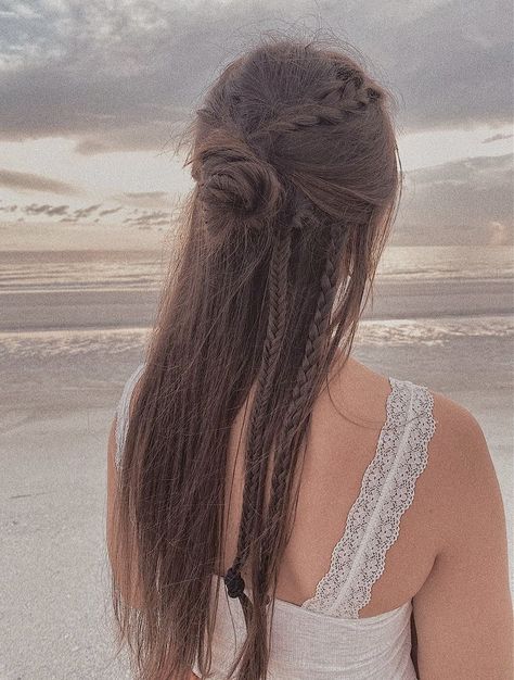 Braids Into A Half Up Half Down, Fairy Hair Half Up Half Down, Half Up Half Down With Small Braids, Braided Hair Half Up, Wavy Hair With Braid Half Up Half Down, Hippy Braids Hairstyles, Half Up Half Down With Tiny Braids, Simple Braided Half Up Half Down, Cute Half Up Half Down Hairstyles For Long Hair