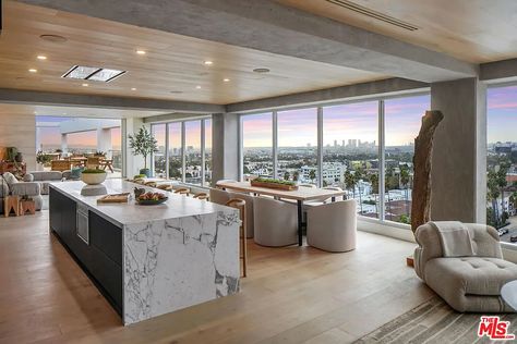 Los Angeles Penthouse, Oppenheim Group, Travertine Sinks, Gaggenau Appliances, Master Suite Bathroom, Hollywood Blvd, Built In Bar, Living/dining Room, Ensuite Bathroom