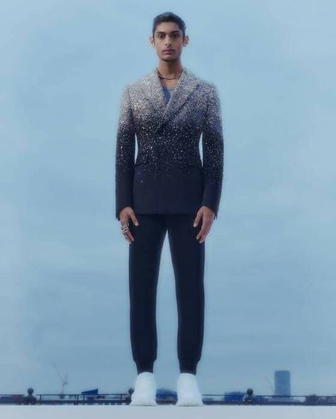 Alexander McQueen Pre-Autumn/Winter 2022 Collection Glitter Suit Men, Seal Embroidery, Mcqueen Outfit, Glitter Suit, Suit For Men Wedding, Wedding Fits, Glitter Outfit, Blazer Outfits Men, Sparkle Outfit