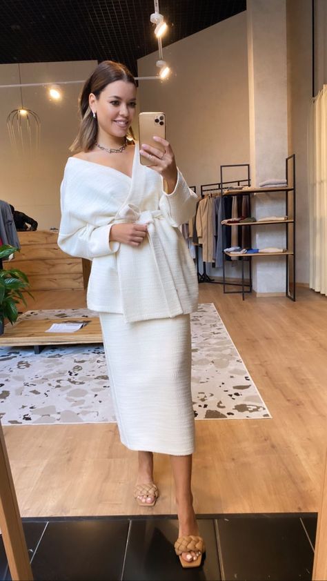 Work Outfit For Pregnant Women, White Pregnancy Dress, Maternity Wedding Guest Outfit, Pregnancy Outfits Dressy, Pregnant Wedding Guest Outfits, Maternity Workwear, Prego Outfits, Maternity Work Wear, Pregnant Outfit