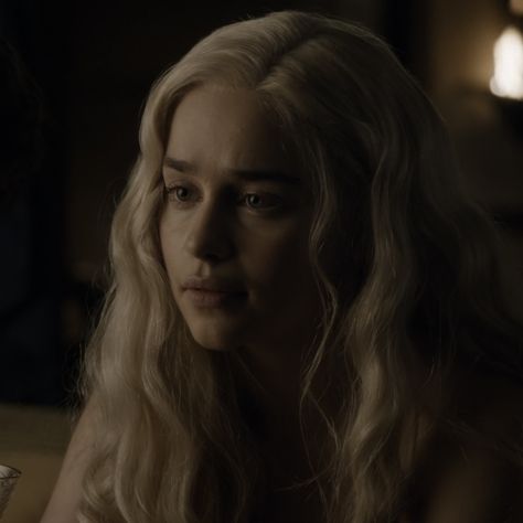 Daenyres Targaryen, Deanyres Targaryen, Game Of Thrones Show, Daenerys Targaryen Icons, Daena Targaryen, Emilia Clarke Daenerys Targaryen, Dragon Rise, Dream Fantasy, Targaryen Aesthetic