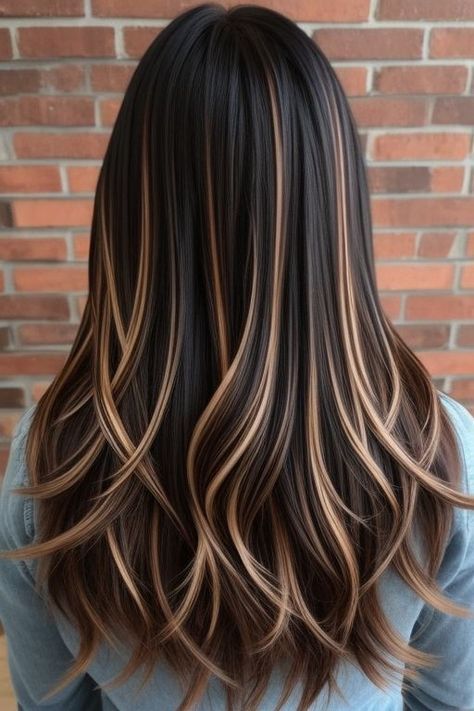 Blond Highlights With Brown Hair, Medium Fall Hairstyles 2024, Balayage Fall, Hair Color Ideas For Brunettes Short, Hair Color For Morena, Copper Hair Dark, Rambut Brunette, Hair Colorful, Colored Hair Tips