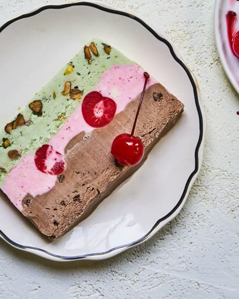 a slice of Spumoni ice cream cake (a layered combination of pistachio, cherry and chocolate ice cream with whole cherries inside) Spumoni Recipe, Spumoni Dessert, Spumoni Ice Cream, Tasty Ice Cream, Resipi Kek, Cherry Ice Cream, Ice Cream Cake Recipe, Pistachio Ice Cream, Ice Cake