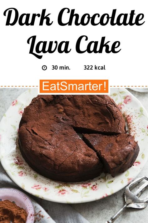 Smart snacken: Dark Chocolate Lava Cake - 3997 kcal - simple dish - So healthy is the recipe: 45.0/10 | A recipe idea by EAT SMARTER | Baking, Lava Cake, tart, Mousse, High-protein #chocolatecake #healthyrecipes Dark Chocolate Lava Cake, Lava Cake Recipe, Chocolate Lava Cake Recipe, Persimmon Recipes, Pomegranate Recipes, Lava Cake Recipes, Cake Tart, Low Cholesterol Recipes, Turmeric Recipes