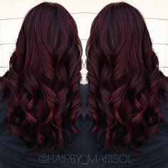 dark burgundy hair with highlights Burgundy Hair With Highlights, Pelo Color Borgoña, Pelo Color Vino, Dark Burgundy Hair, Hair Color Mahogany, Mahogany Hair, Hair Color Burgundy, Dark Red Hair, Burgundy Hair