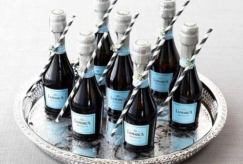 Wedding Party Favors Diy, Mini Prosecco Bottles, Alcohol Wedding Favors, Champagne Favors, Mini Champagne Bottles, Mini Wine Bottles, Champagne Party, Wedding Bottles, Mini Champagne